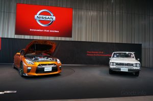NISSAN GT-R 2017 アルティメイトシャイニーオレンジ　&　ハコスカ スカイライン2ドアハードトップ2000GT—R（1972年：KPGC10）