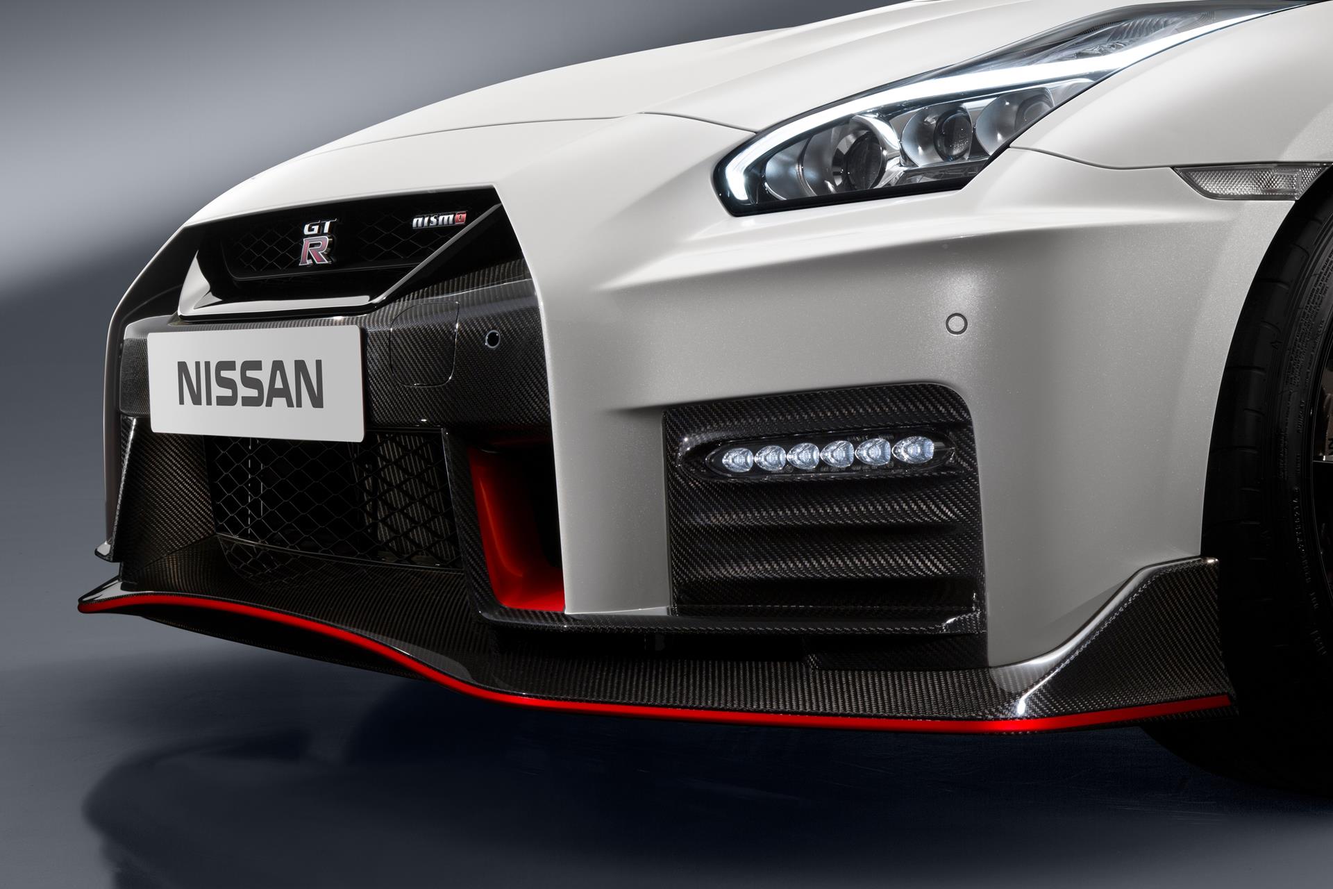 NISSAN GT-R NISMO 新しいバンパー形状